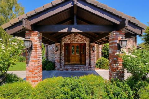 1549 Kingsford Dr, Carmichael, CA 95608 photo 1