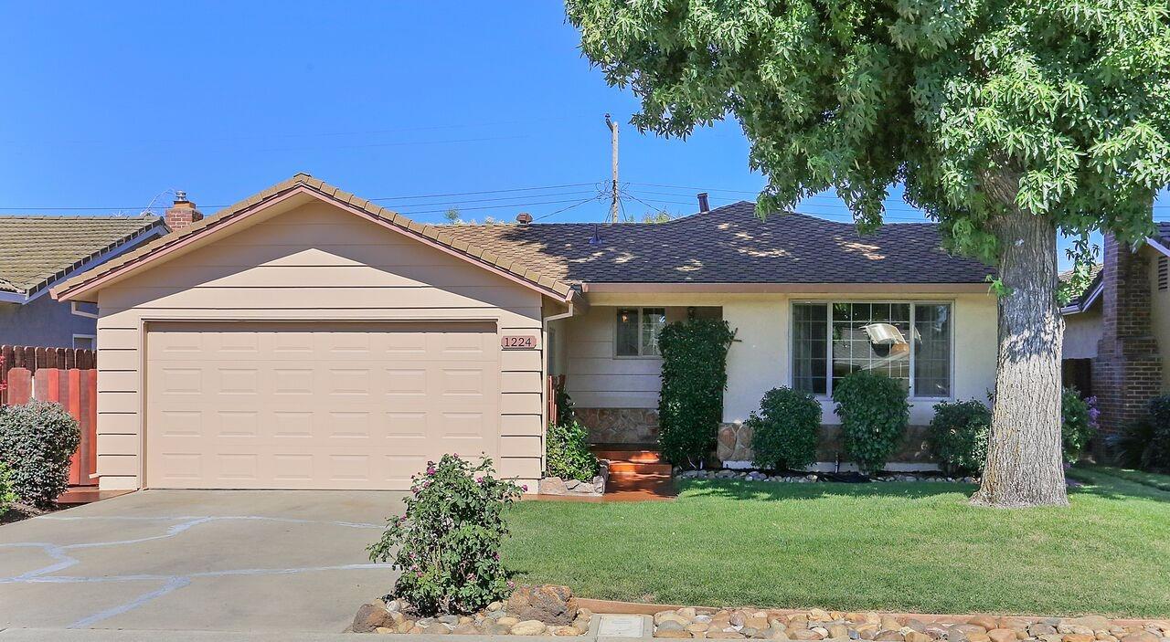 1224 Glenhurst Dr, Lodi, CA 95240 photo 1