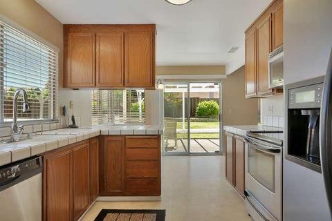 560 Palm Cir, Tracy, CA 95376 photo 3
