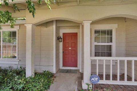 560 Palm Cir, Tracy, CA 95376 photo 2
