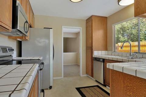 560 Palm Cir, Tracy, CA 95376 photo 4
