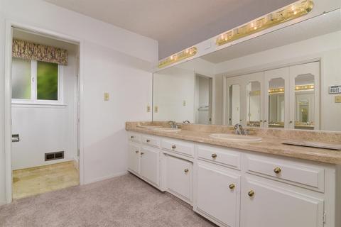 6760 Havenside Dr, Sacramento, CA 95831 photo 18