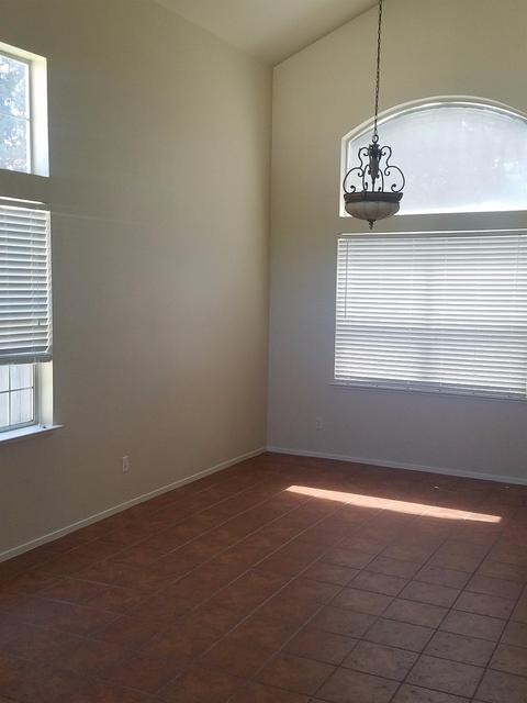923 Zumstein Dr, Ripon, CA 95366 photo 2