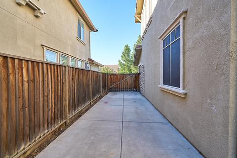 2377 Golden Leaf Ln, Tracy, CA 95377 photo 23