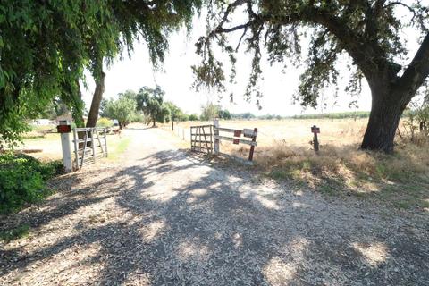 15826 Ash Ave, Patterson, CA 95363 photo 2