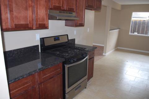 1004 Mock Ave, Modesto, CA 95351 photo 2