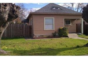 810 E Olive Ave, Turlock, CA 95380 photo 1