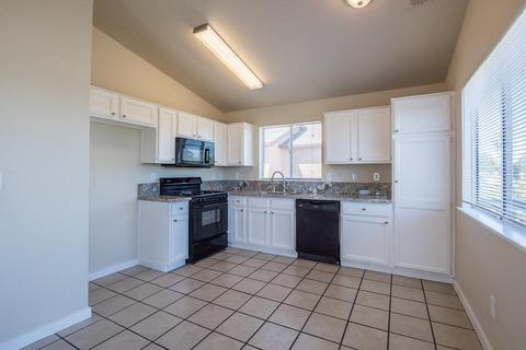 613 Fall River Dr, Modesto, CA 95351 photo 2