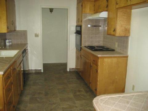 1112 E North St, Manteca, CA 95336 photo 2