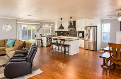 1050 Mammoth Dr, Manteca, CA 95337 photo 3