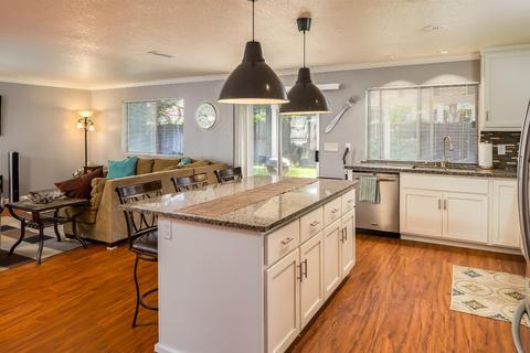 1050 Mammoth Dr, Manteca, CA 95337 photo 5