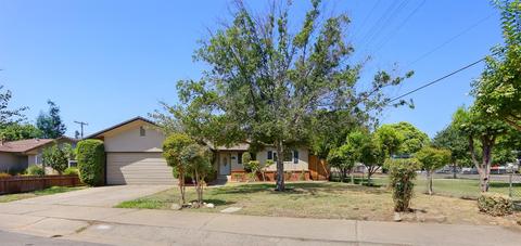 625 Gerard Dr, Lodi, CA 95242 photo 2