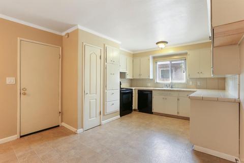 625 Gerard Dr, Lodi, CA 95242 photo 8