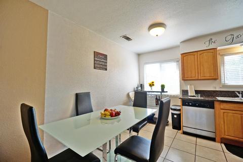 210 Downing Dr, Galt, CA 95632 photo 5