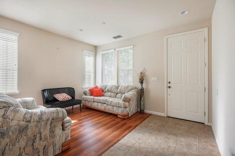 813 Courtyards Loop, Lincoln, CA 95648 photo 2