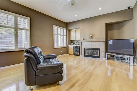 497 Hall St, Folsom, CA 95630 photo 5