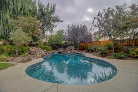1727 Topiary Ct, Modesto, CA 95357 photo 2