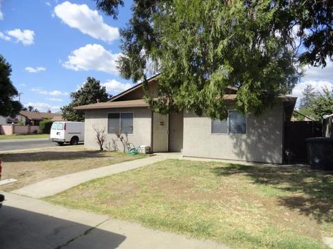 303 Cypress St, Lodi, CA 95240 photo 1