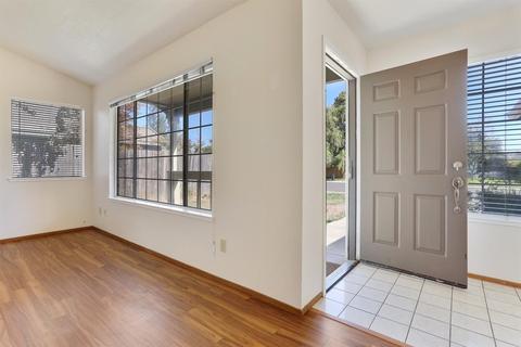 204 Sparrow Dr, Galt, CA 95632 photo 3