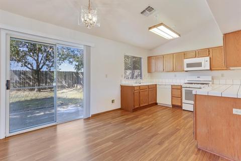 204 Sparrow Dr, Galt, CA 95632 photo 7