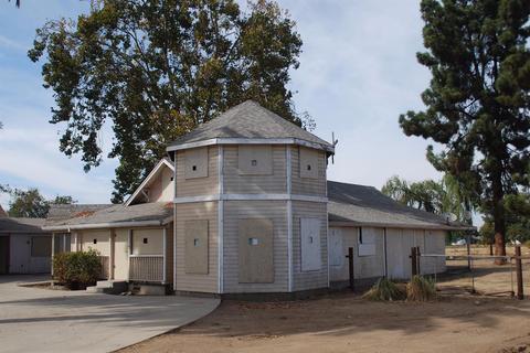 1025 Chicago, Modesto, CA 95351 photo 2