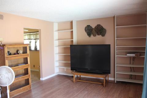 2053 Peach Dr, Modesto, CA 95350 photo 2