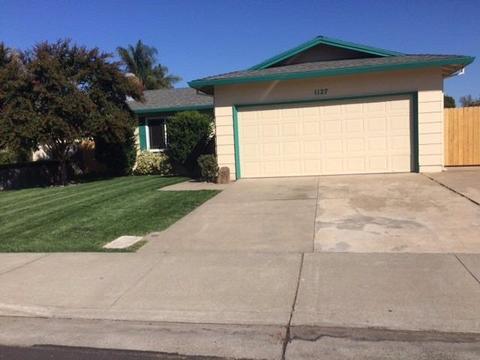 1127 Wimbledon Dr, Lodi, CA 95240 photo 1