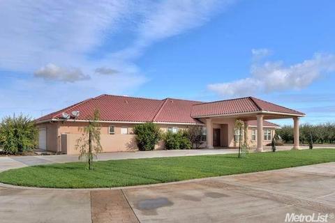 323 E Vernalis Rd, Tracy, CA 95304 photo 2