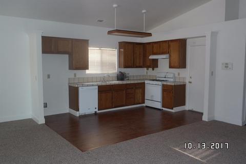 517 Sears Dr, Patterson, CA 95363 photo 2
