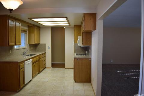 604 Madsen, Ripon, CA 95366 photo 3