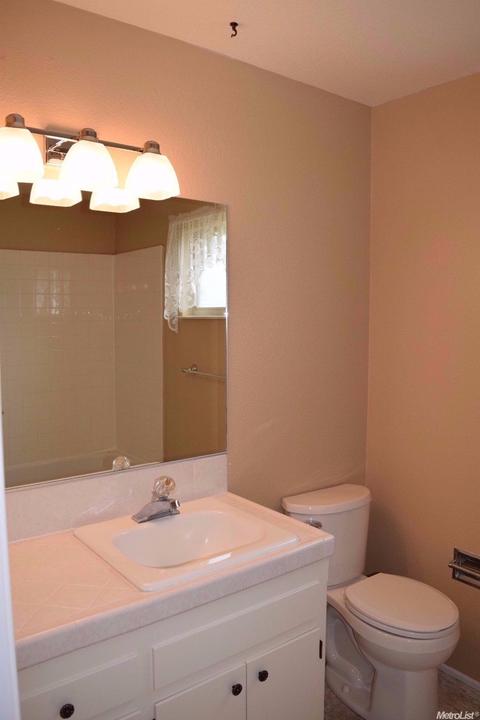 604 Madsen, Ripon, CA 95366 photo 8