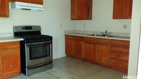 918 Herndon Rd, Modesto, CA 95351 photo 3