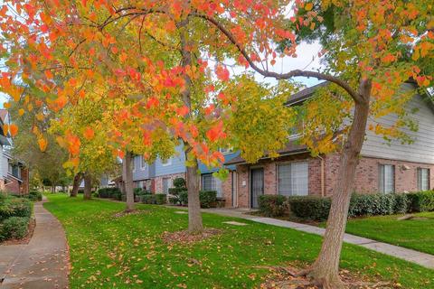 3902 Oak Villa Cir, Carmichael, CA 95608 photo 2