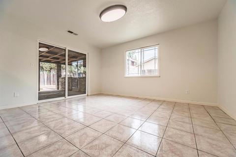 633 Periwinkle Dr, Patterson, CA 95363 photo 7