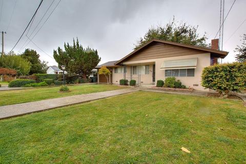 1061 Laurel Ave, Gustine, CA 95322 photo 2
