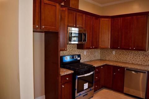 81 E 8th, Tracy, CA 95376 photo 3