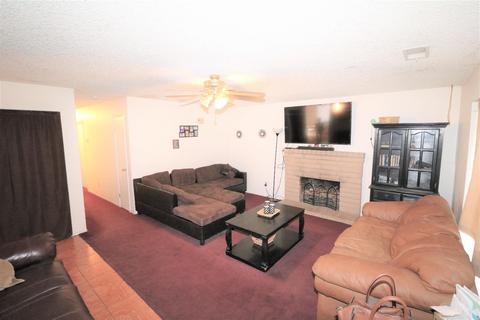 658 Periwinkle Dr, Patterson, CA 95363 photo 2