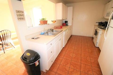 658 Periwinkle Dr, Patterson, CA 95363 photo 7