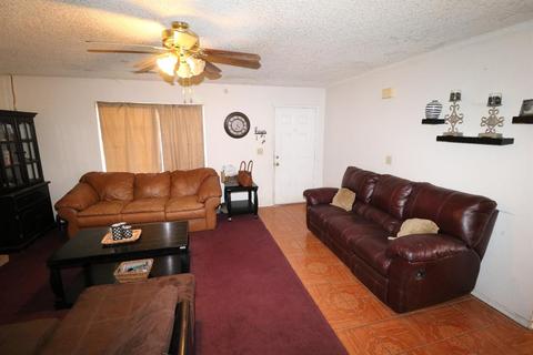 658 Periwinkle Dr, Patterson, CA 95363 photo 4