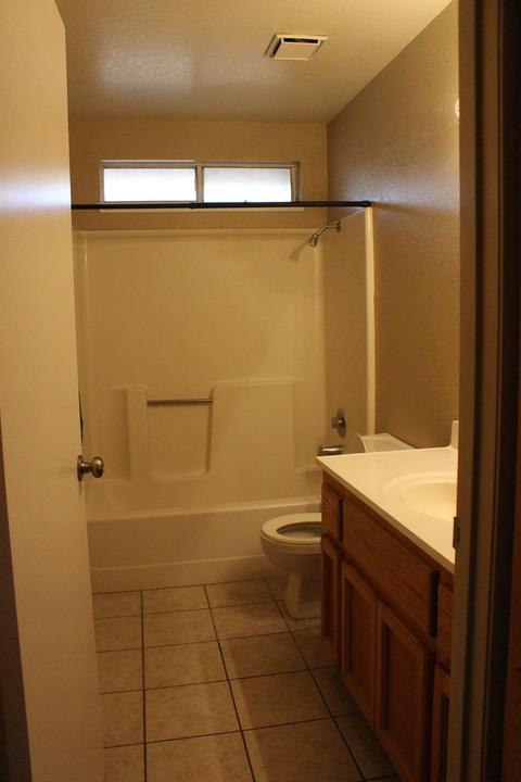 1407 Lindstrom Ave, Modesto, CA 95351 photo 14