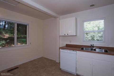 124 Eureka St, Grass Valley, CA 95945 photo 3