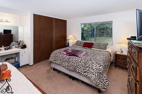 6107 Templeton Dr, Carmichael, CA 95608 photo 17