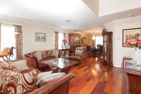 2028 Spring Ln, Modesto, CA 95356 photo 4