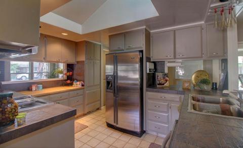600 Leveland Ln, Modesto, CA 95350 photo 2