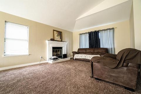 192 Saddle Ct, Galt, CA 95632 photo 2