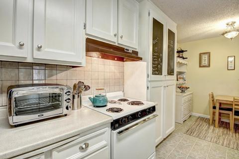 3010 Albany Ave, Davis, CA 95618 photo 16