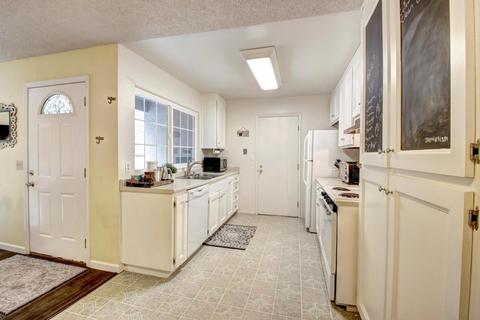 3010 Albany Ave, Davis, CA 95618 photo 10