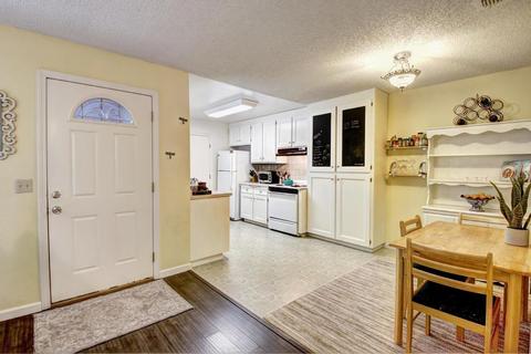 3010 Albany Ave, Davis, CA 95618 photo 8