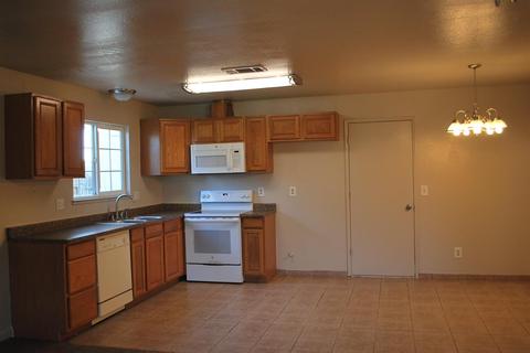 23 E Wallis Ave, Gustine, CA 95322 photo 3