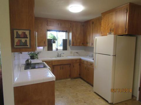 1045 Grove, Gustine, CA 95322 photo 5